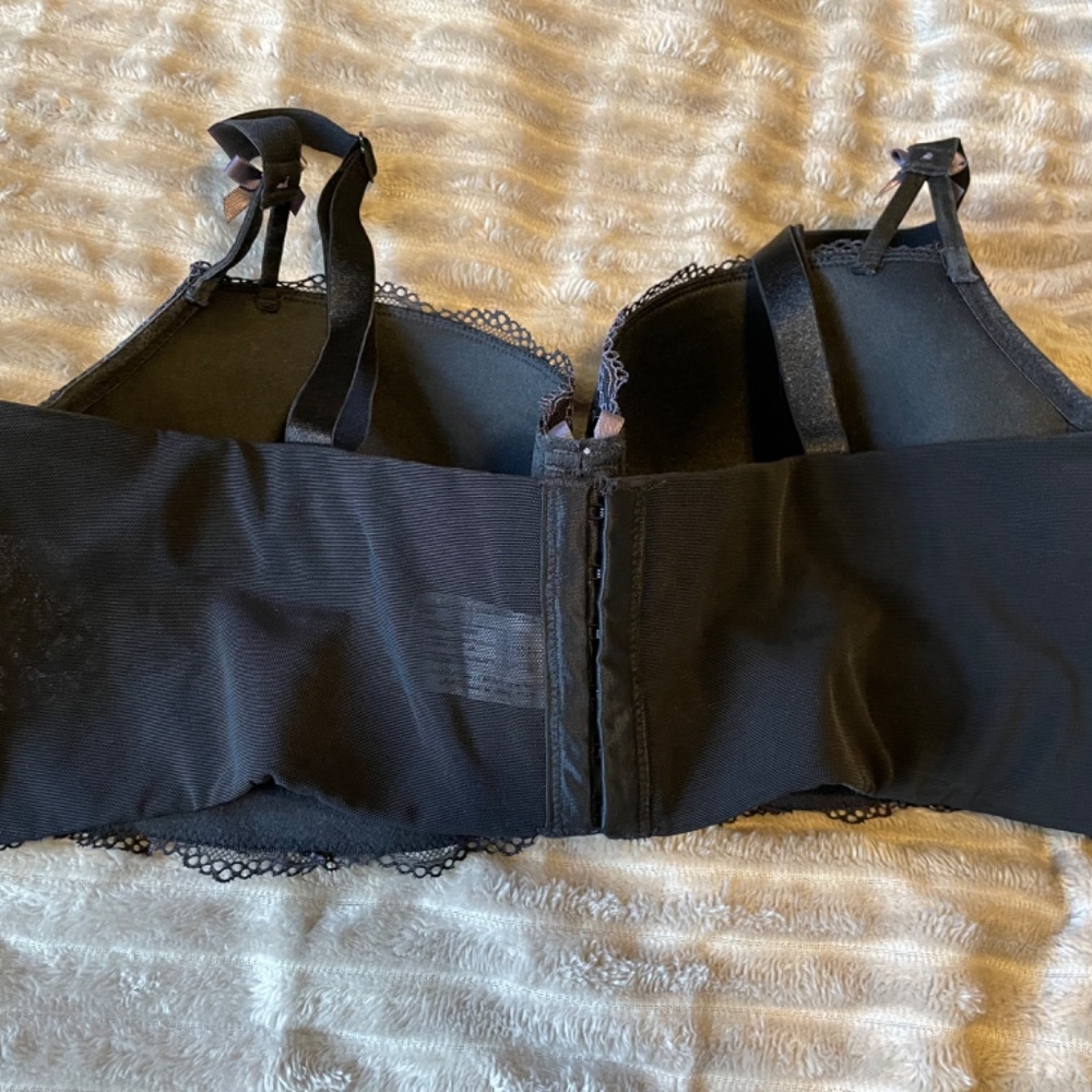 Large bra - Picture 2 of 3